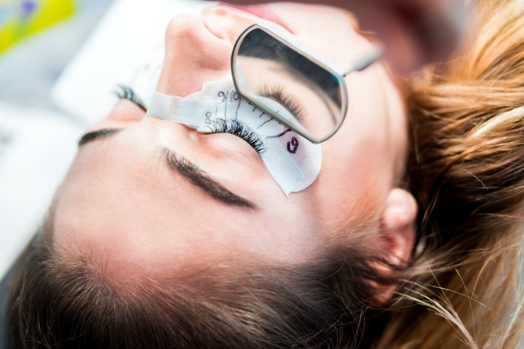 Applying eyelashes at beauty salon, Eyelash extension procedure